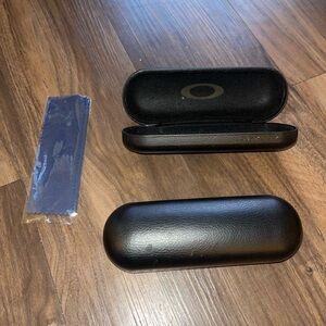Black Oakley Sunglasses Cases (2)-
